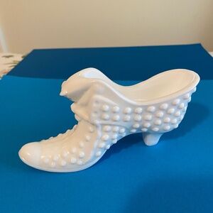 Fenton Hobnail Cat Shoe